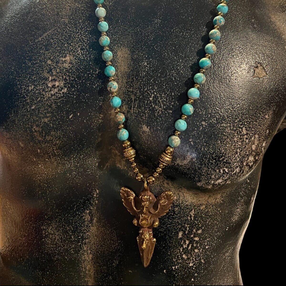 porte collier TALISMAN Garuda vahana jaspe turquoise